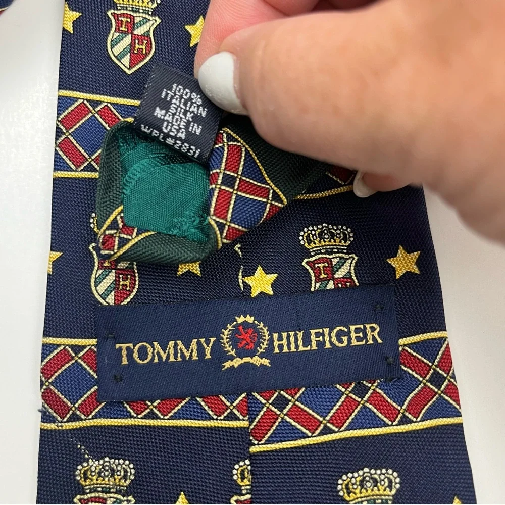 Tommy Hilfiger Vintage Navy Blue Crest Men's Neck Tie 100% Silk‎ Preppy *FLAW